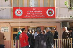 Adana'da bilgisayardan çıkan yangında bir çocuk hayatını kaybetti video