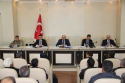 Bingöl Valisi Yavuz Selim Köşger, köy muhtarları ile bir araya geldi