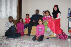 15 kişilik iki aile çift gözlü bir evde yaşıyor video