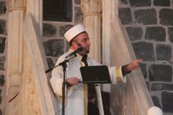 Cuma hutbesinde Sur fırsatçılarına tepki video