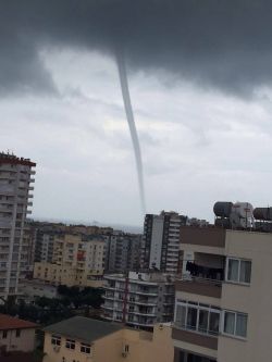 Mersin’de hortum paniği video