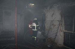 Adıyaman'ın Kahta İlçesi Gazi Mahallesinde çıkan yangında bir ev küle döndü video foto