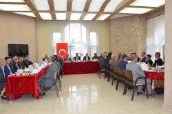 Batman Valisi Azmi Çelik, muhtarla buluştu foto