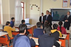 Van Valisi İbrahim Taşyapan, Edremit ilçesinde iki okulu ziyaret etti