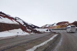Heyelan sonucu kapanan Bingöl Erzurum karayolu halen açılmadı foto