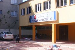 Batman’da Sağlık Mahallesi’nde bulunan Gençlik Merkezi'ne bombalı saldırı