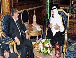 Mısır Cumhurbaşkanı Mursi, Suudi Arabistan`da