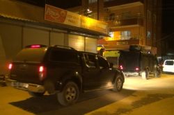 Batman'da polis araçlarına saldırı video