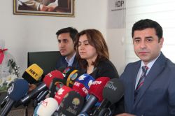 Demirtaş halkın itibar etmediği çağrılarına devam etti video