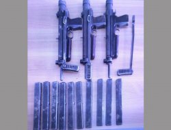 Terk edilmiş araçta otomatik silahlar bulundu