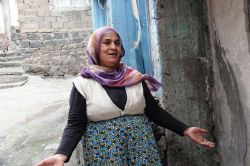 Patlamada evi zarar gören aileler yardım bekliyor video foto