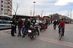 Batman'da yaya kaldırımını kullanan bisiklet sürücülerine ceza verildi video