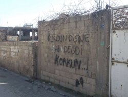 Li Cizîrê nivîsên dîwarê yên nîjadperest