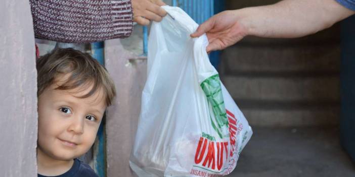 Umut Kervanı Diyarbakır�da yüzlerce aileye kırmızı et dağıttı FOTO