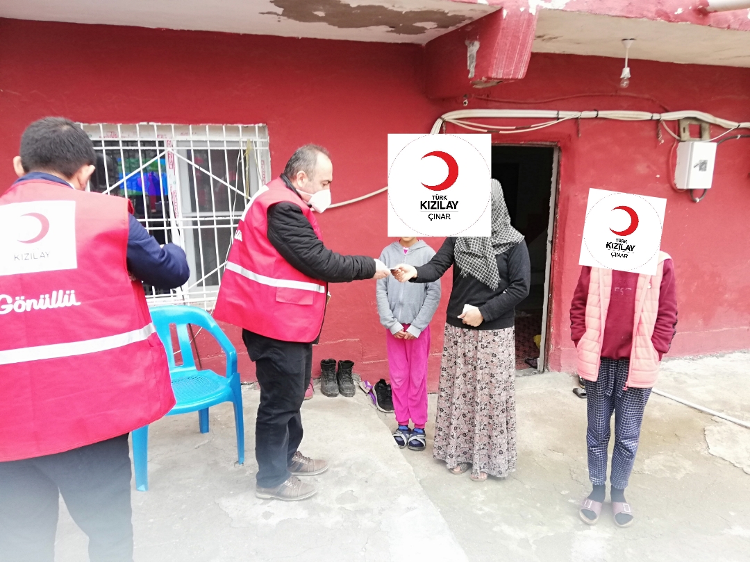 Kızılay'dan Çınar'da yetim ve engellilere yardım