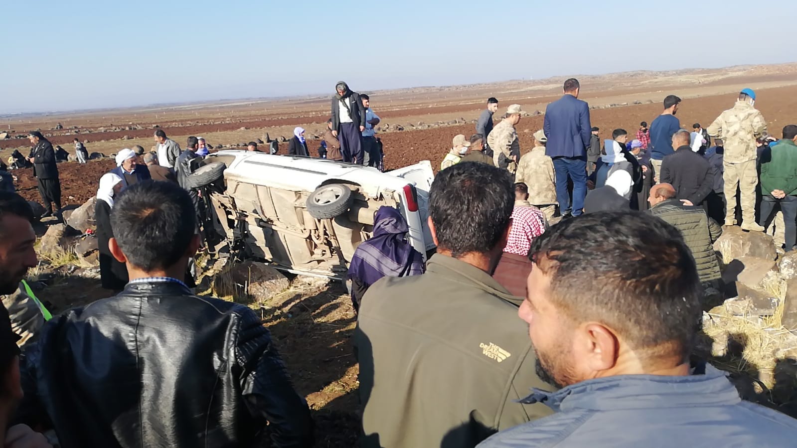 Diyarbakır Çınar Bulutçeker'de otomobil kaza yaptı 1 ölü, biri bebek 5 yaralı