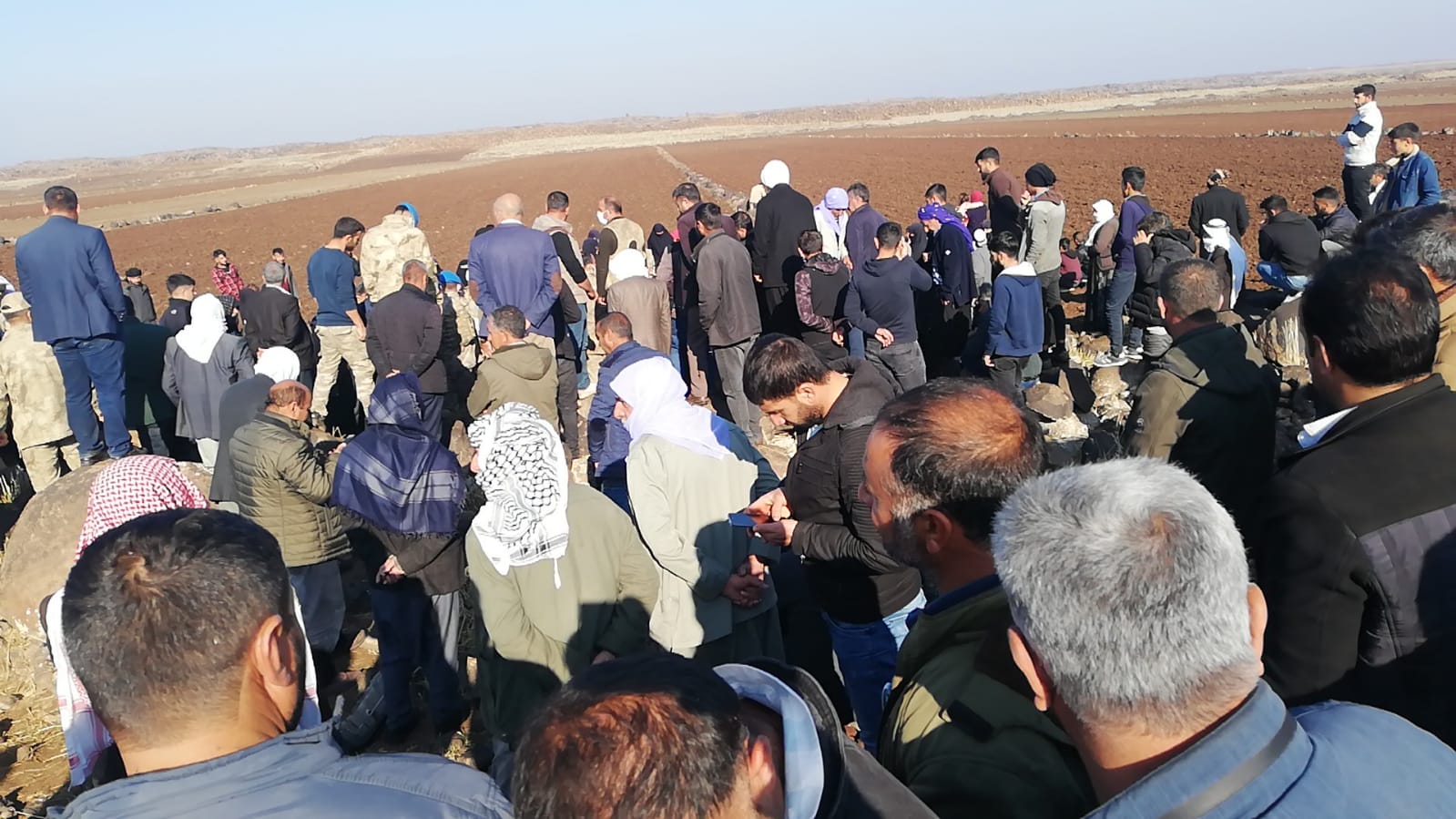 Diyarbakır Çınar Bulutçeker'de otomobil kaza yaptı 1 ölü, biri bebek 5 yaralı