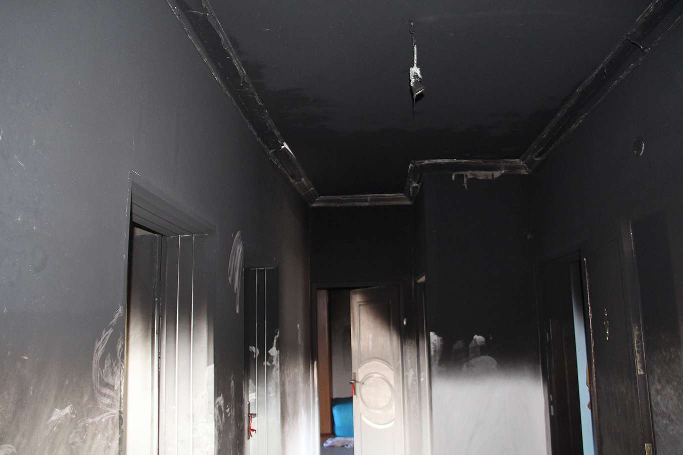 Diyarbakır Yolaltı Şılbe Mahallesinde evleri yanan çift yetkililerden yardım bekliyor