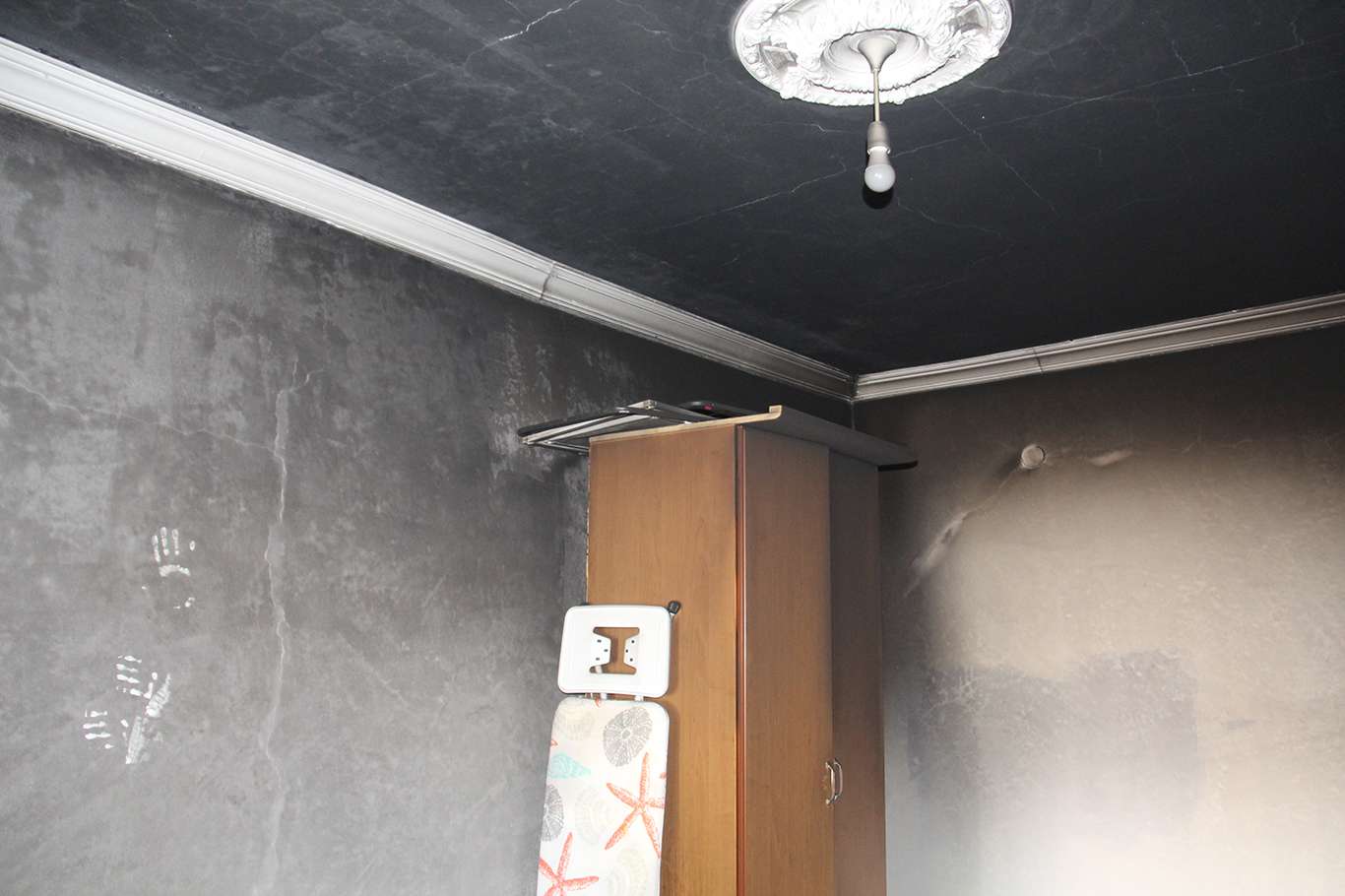 Diyarbakır Yolaltı Şılbe Mahallesinde evleri yanan çift yetkililerden yardım bekliyor