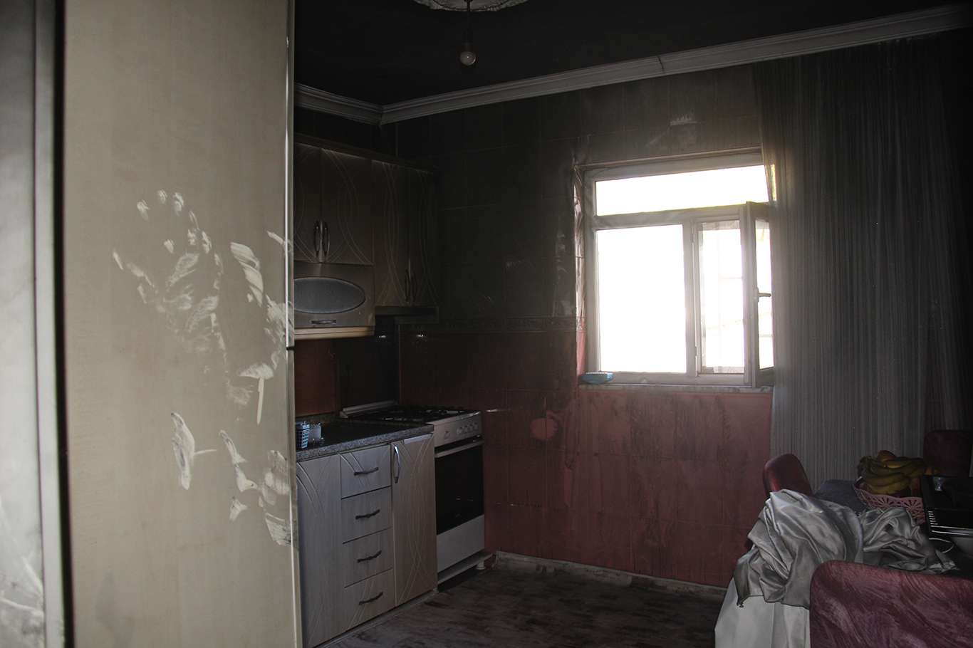 Diyarbakır Yolaltı Şılbe Mahallesinde evleri yanan çift yetkililerden yardım bekliyor