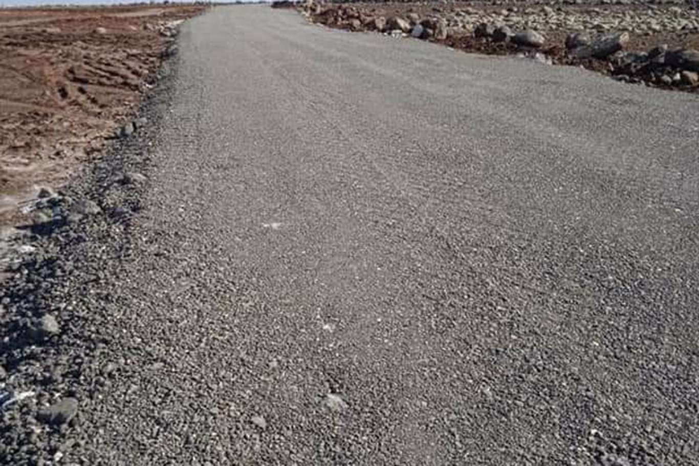 Bağların kırsal Topraktaş Mahallesinde yol çalışması