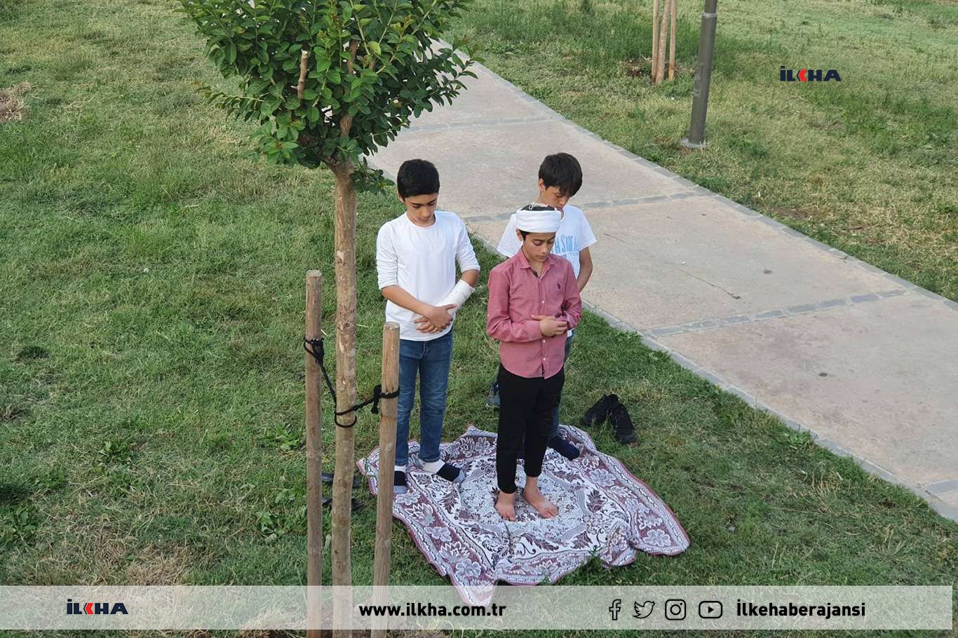 diyarbakir-ic-kale-de-cocuklarin-cemaatle-namaz-kilmalari-takdir-topladi1655043302.jpg