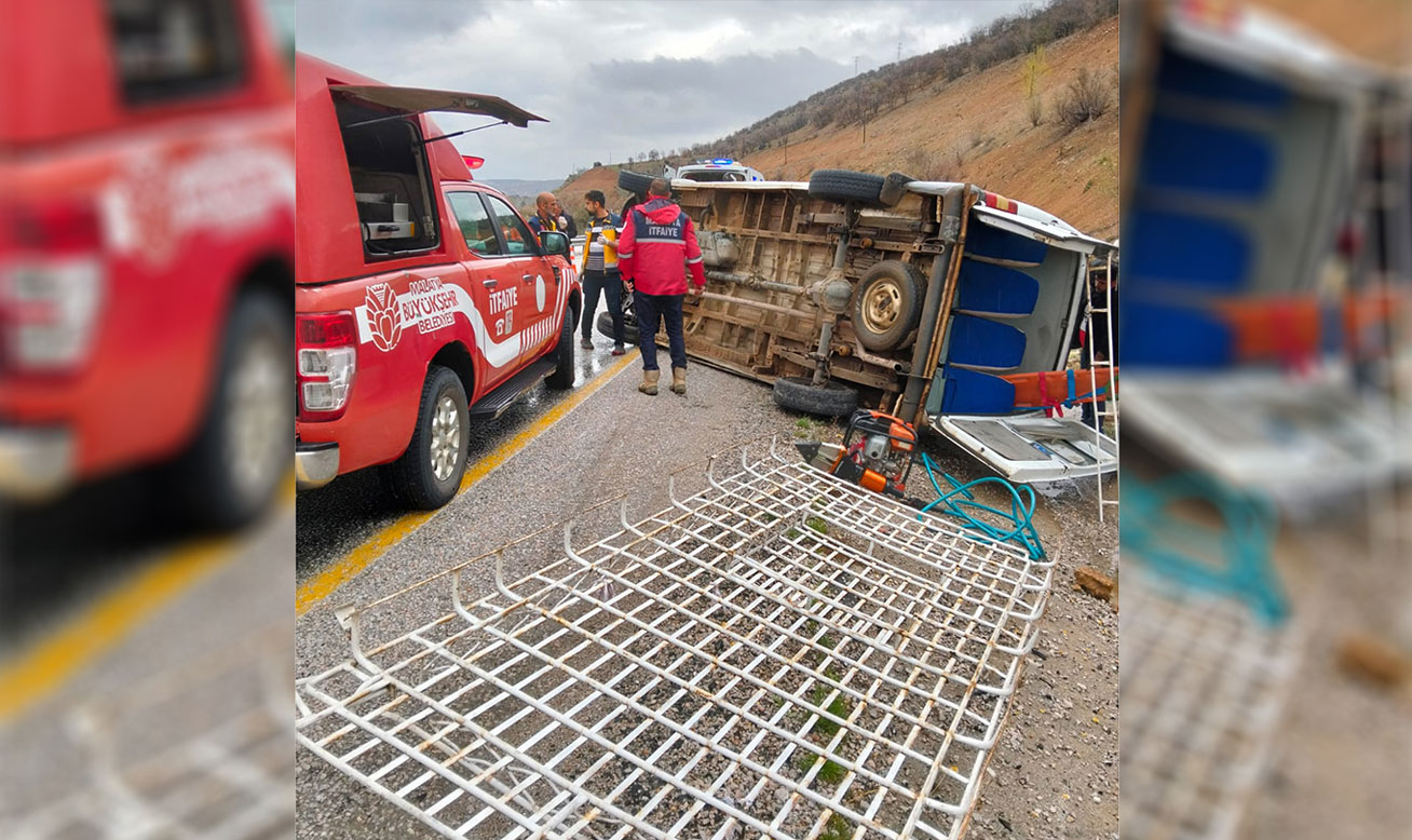 malatya-adiyaman-yolu-sucati-mevkiinde-yolcu-minibusu-devrildi-5-yarali-03.jpg