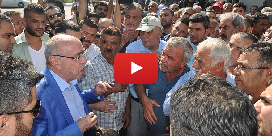 Birecik'te esnaf, yazar kasa atıp köprüyü trafiğe kapattı