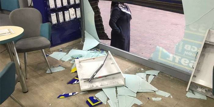 Diyarbakır'da hırsızlar sokağa çıkma yasağında telefon mağazasını soydu